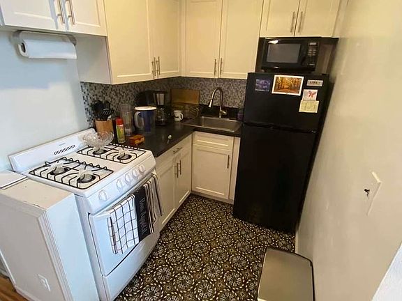 2nd image of 33 W 85th St #A1