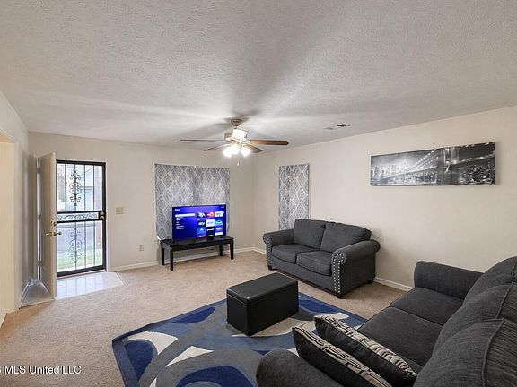 2nd image of 526 W Porter St