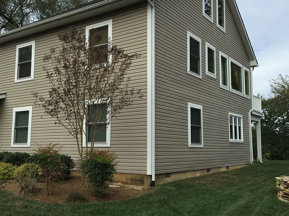 2nd image of 584A Pinewood Dr