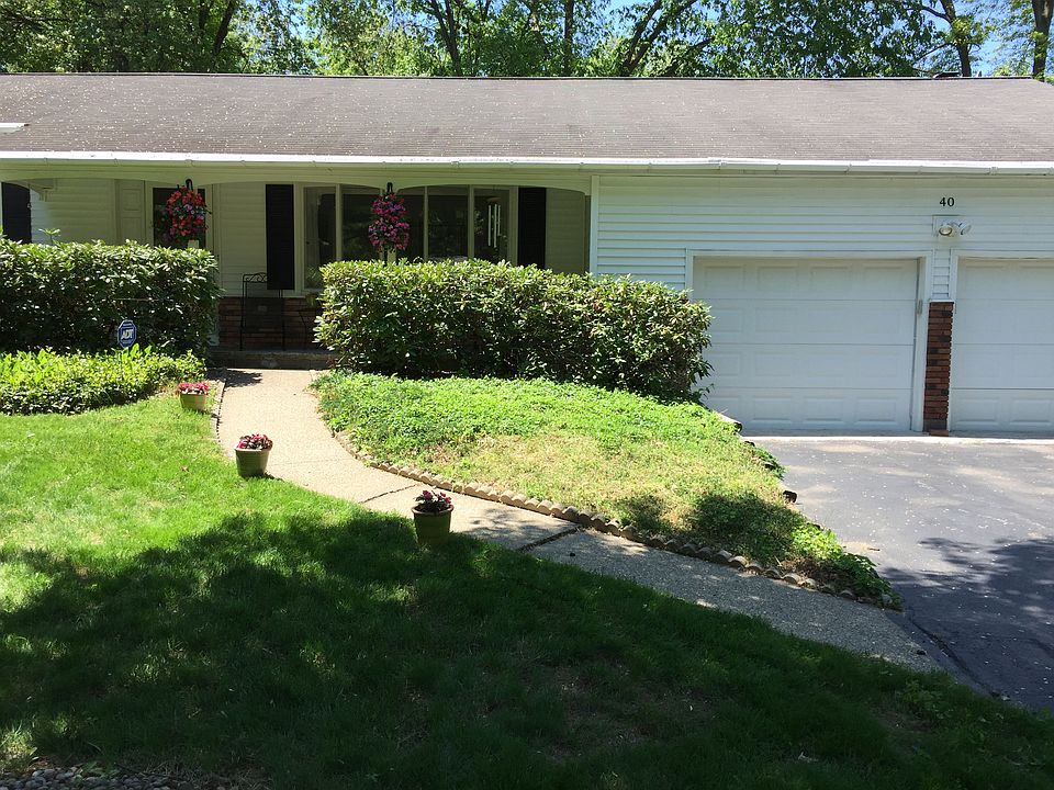1st image of 40 Valencia Ln