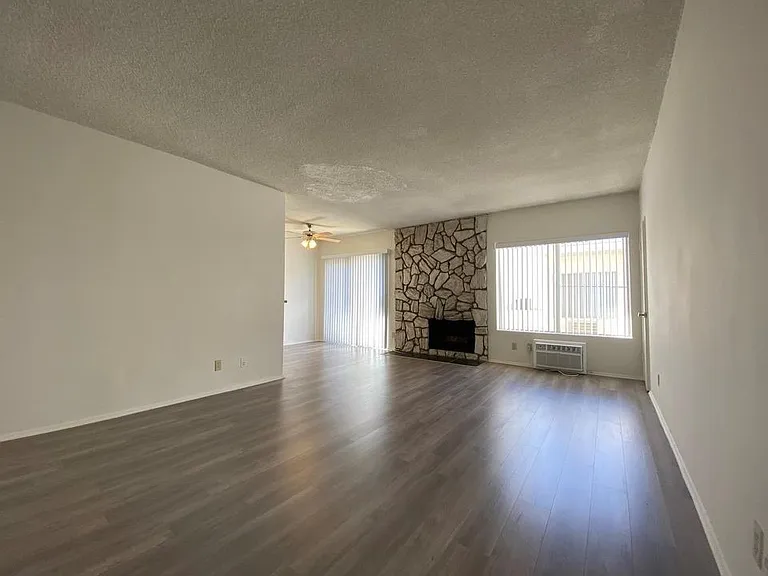 10856 Rose Ave #202 — Photo 3