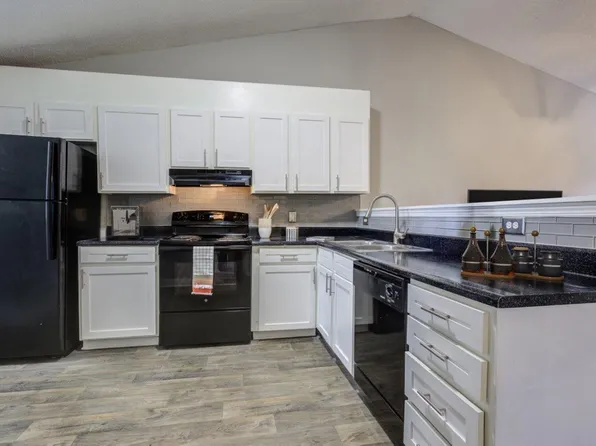 Waters Edge Apartment Homes (NC)