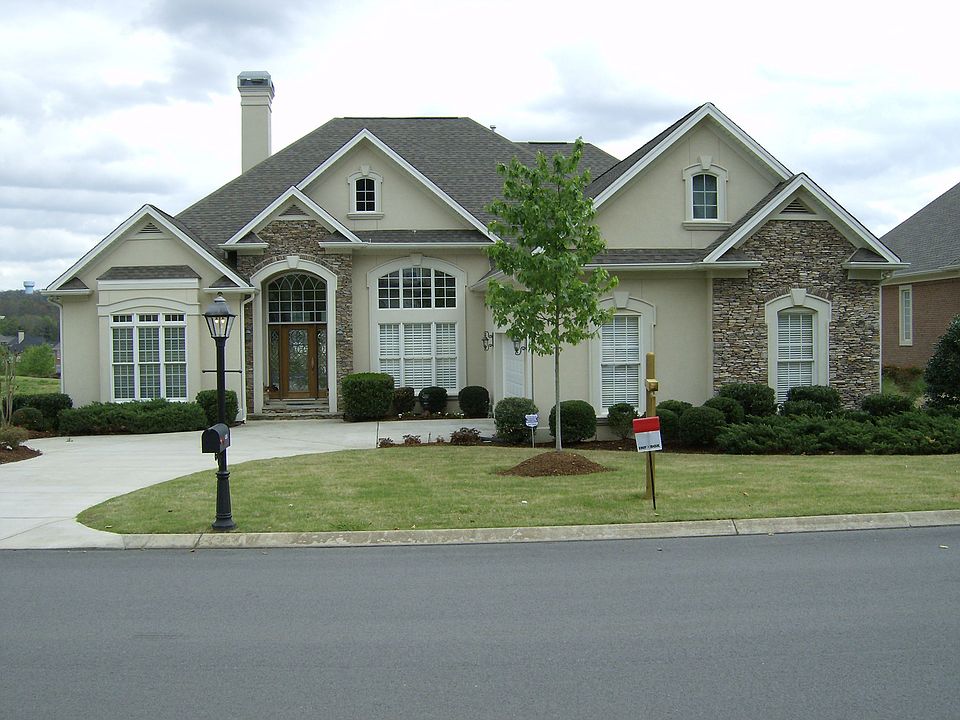 Golf Course Living