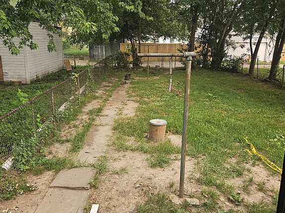 4th image of 906 Evesham Ave