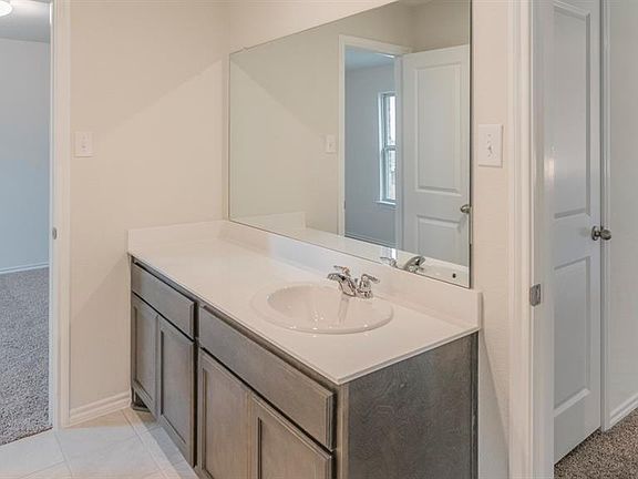 5th image of 513 Stonelake Dr