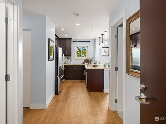 5th image of 700 E Denny Way #401