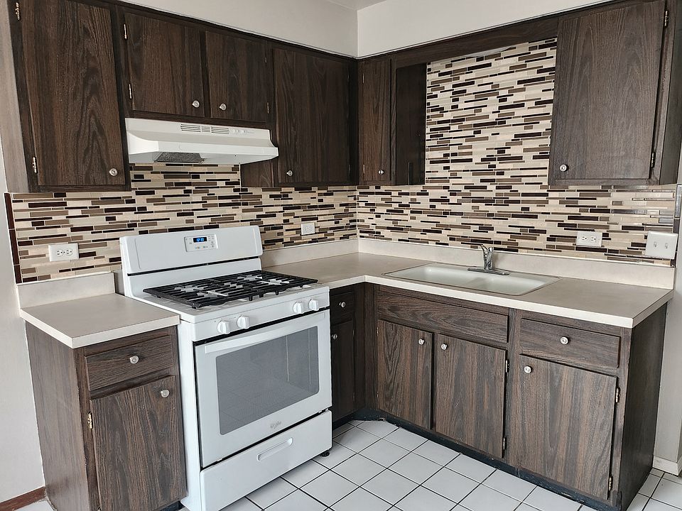 Eat in kitchen