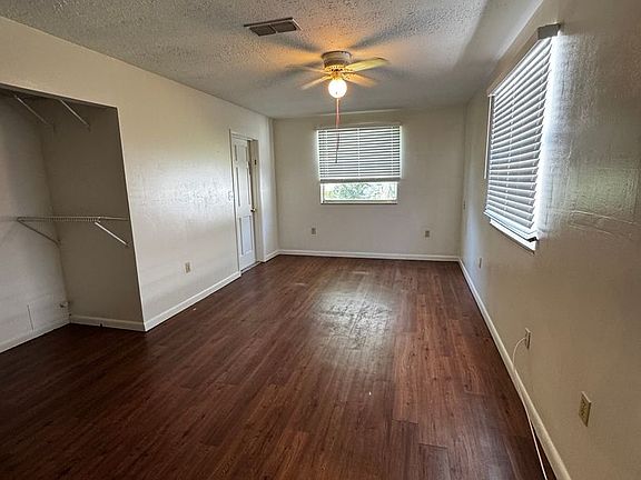 4th image of 208 S Lakeshore Dr