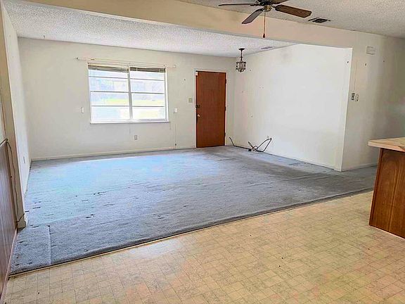 4th image of 8041 Red Rock Dr