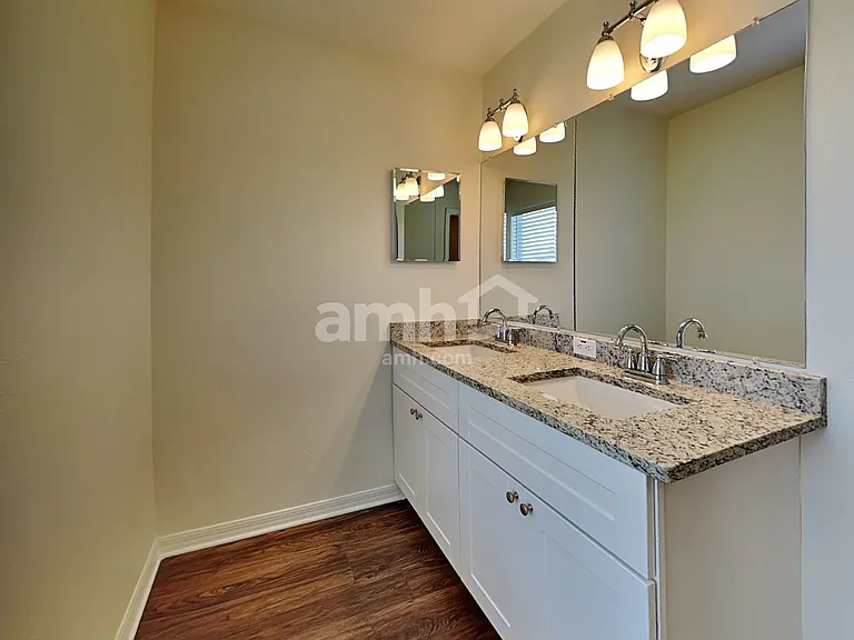 715 Valrico Hills Ln — Photo 12