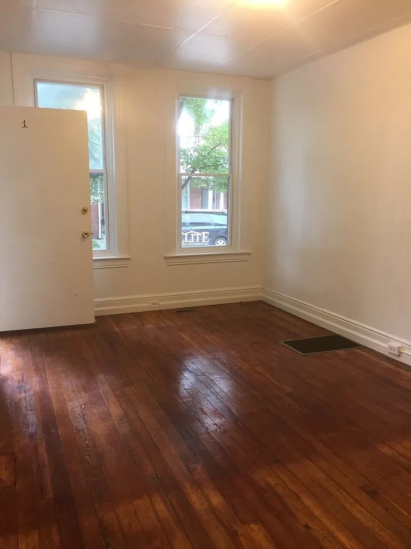 1st Floor 1 Bedroom, Parking-East End of York City! — Photo 4