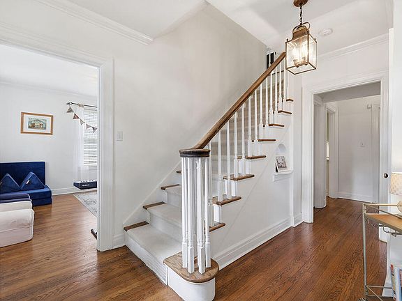 3rd image of 319 Wallace Ln