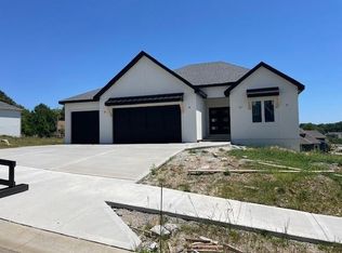 7109 Richards Dr, Shawnee, KS 66216