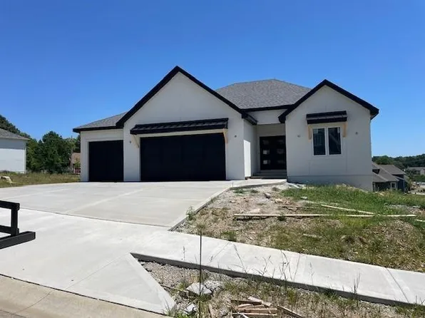 7109 Richards Dr, Shawnee, KS 66216