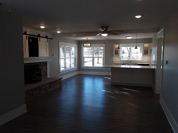 5th image of 1301 N Poplar St