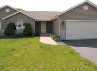 57 E Sedgemeadow St, Elkhorn, WI 53121
