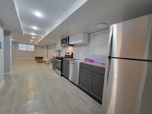 4th image of 1836 W Byron St Floor Basement