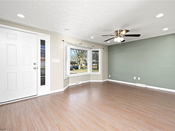 5th image of 4900 Redwood Dr