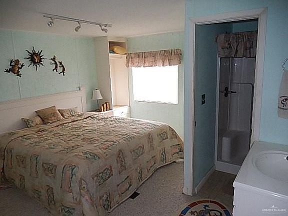 4th image of 407 Needle Palm Dr