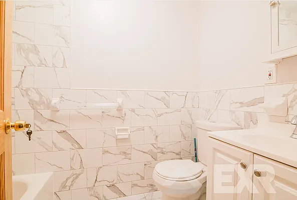 Rented by EXR | media 9