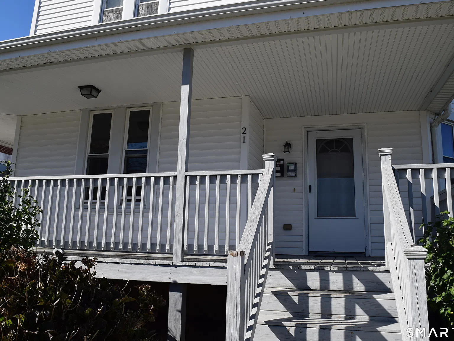 2 bed, 1.0 bath, 2062 sqft, $2,400 — Photo 1