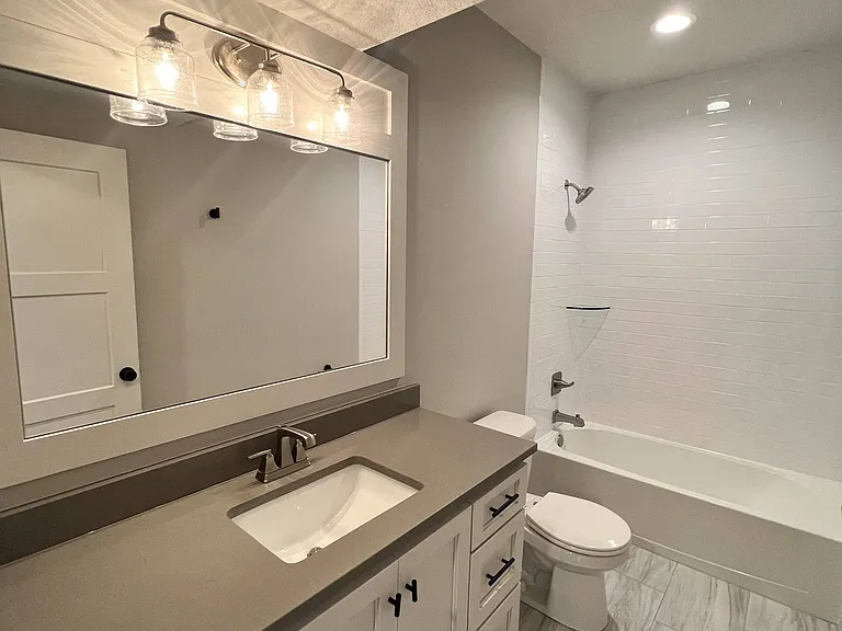 11009 S Millstone Dr — Photo 42