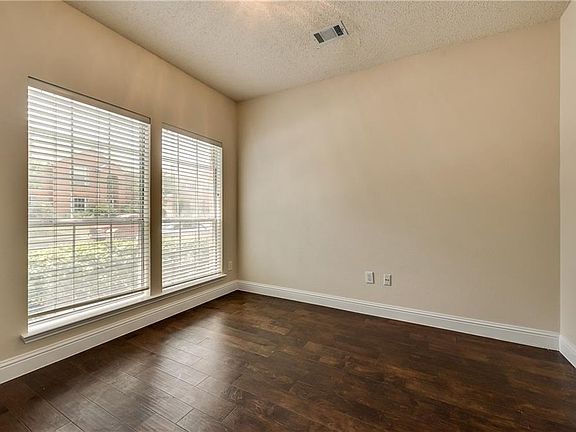4th image of 4426 Santa Fe Ln