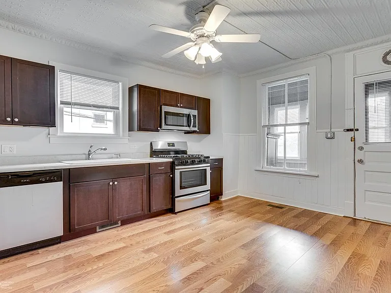 1713 N Honore St #1 — Photo 2