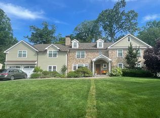 423 Heatherwood Ln, Devon, PA 19333