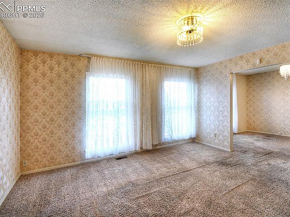 4th image of 2466 Payne Cir W