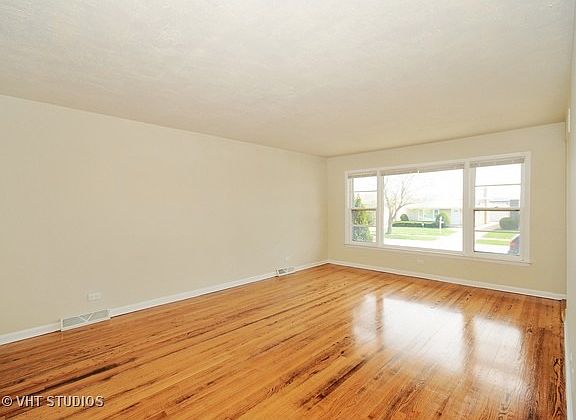 2nd image of 558 Marquette Ave