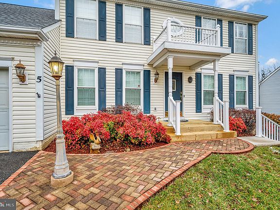 3rd image of 5 New Brunswick Ct