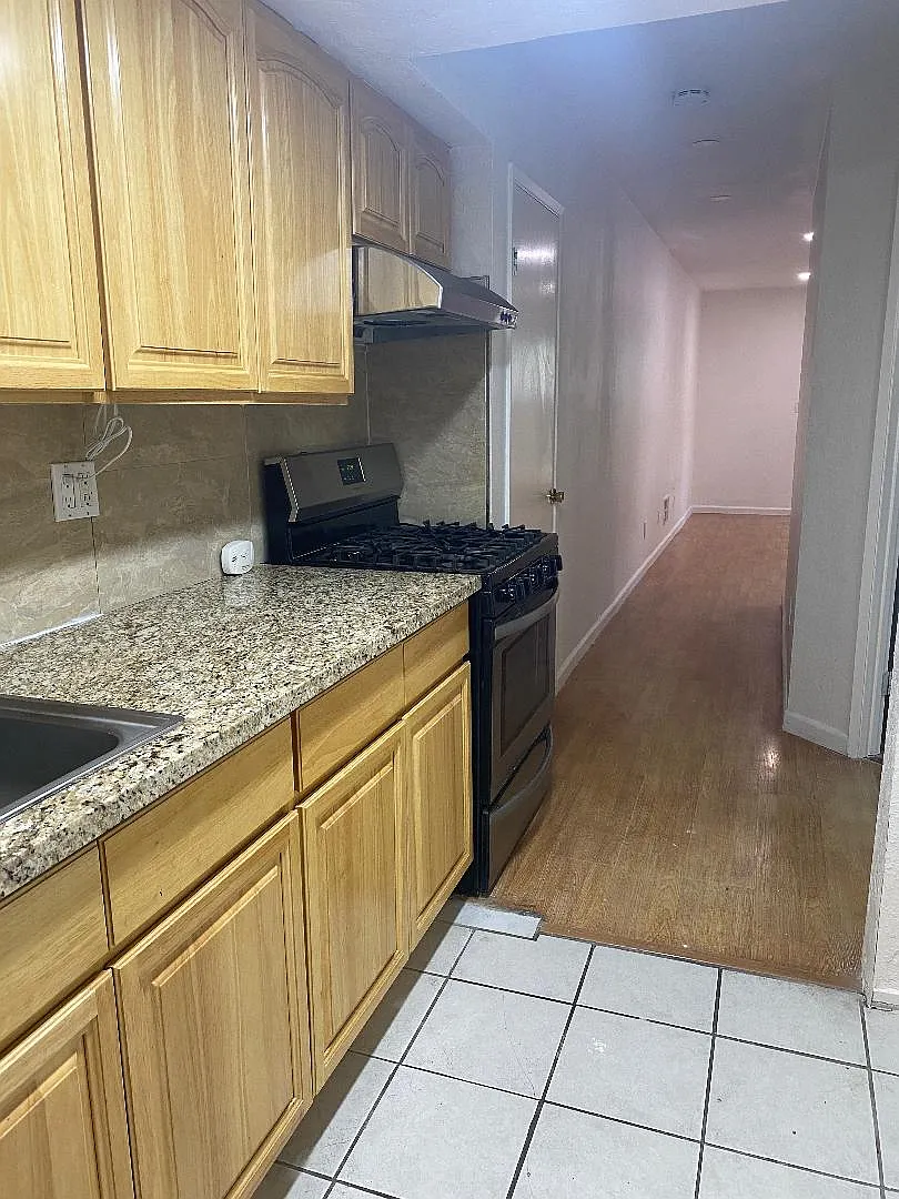 2 bed, 900 sqft, $2,200 — Photo 4