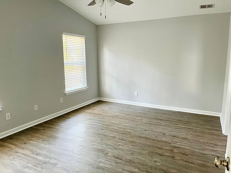 4996 Southgate Pkwy — Photo 6