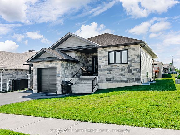 3rd image of 2459 Watson Cres