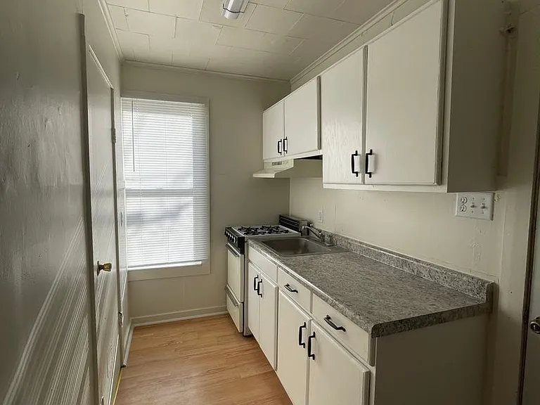 521 Dewey Ave #2 — Photo 2