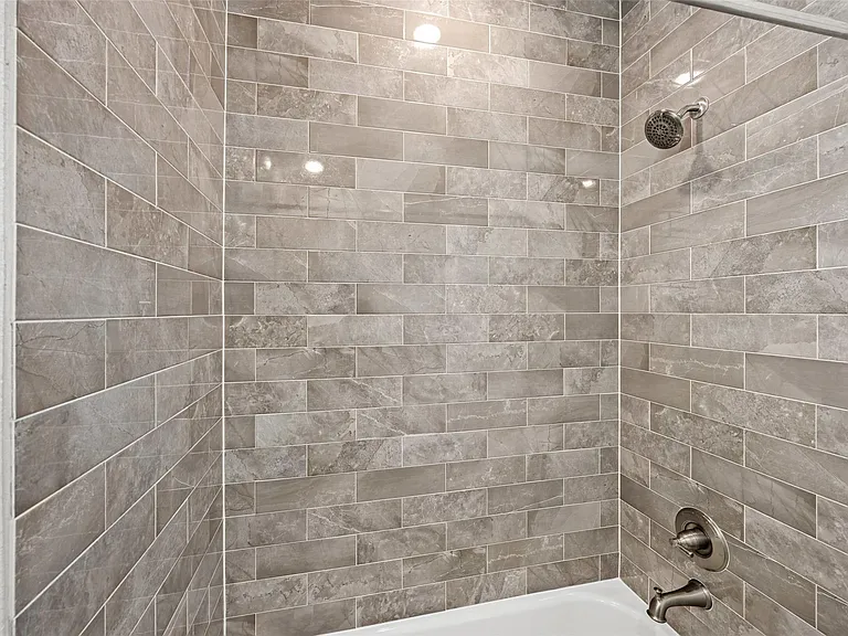 719 Leverkuhn St — Photo 26