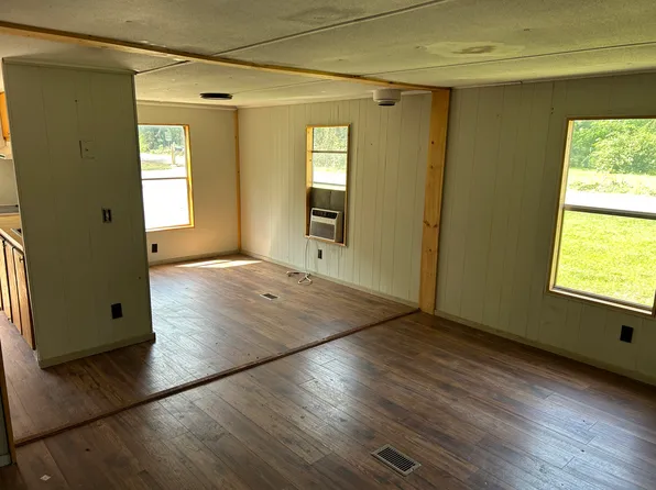 101 Hagood Dr #A, Seneca, SC 29678