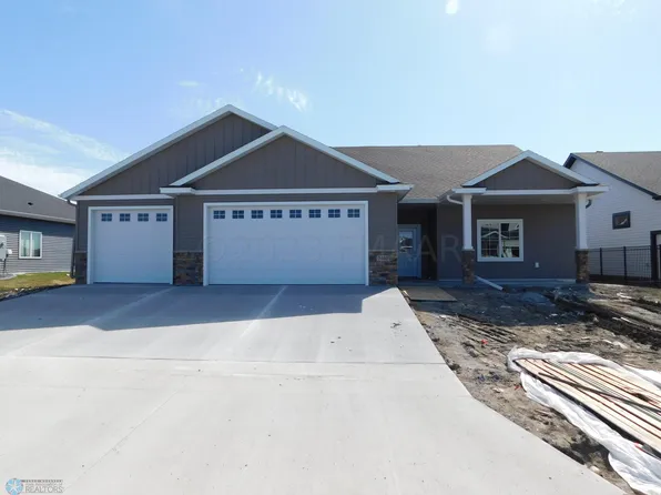 7460 Claire Dr S, Fargo, ND 58104