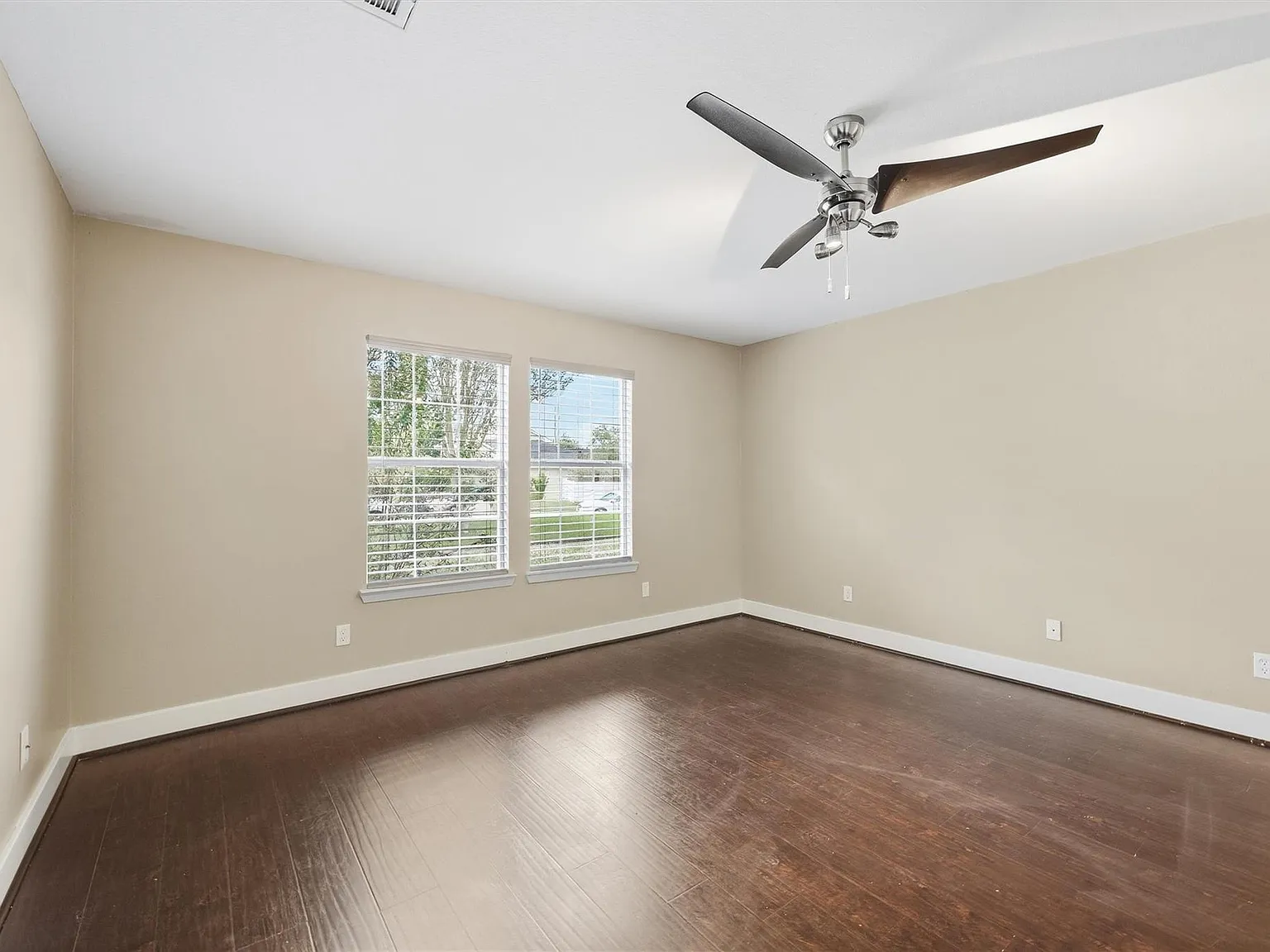 5 bed, 3.5 bath, 2268 sqft, $2,650 — Photo 4