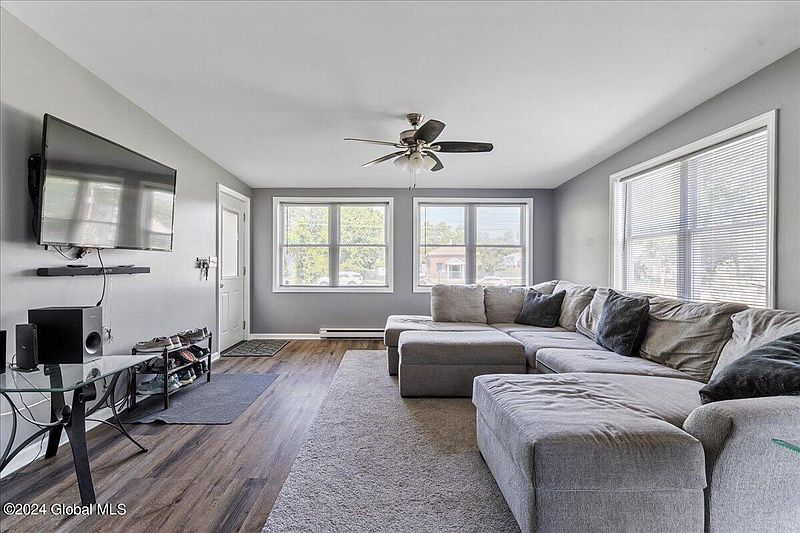 5th image of 406 Chiswell Road