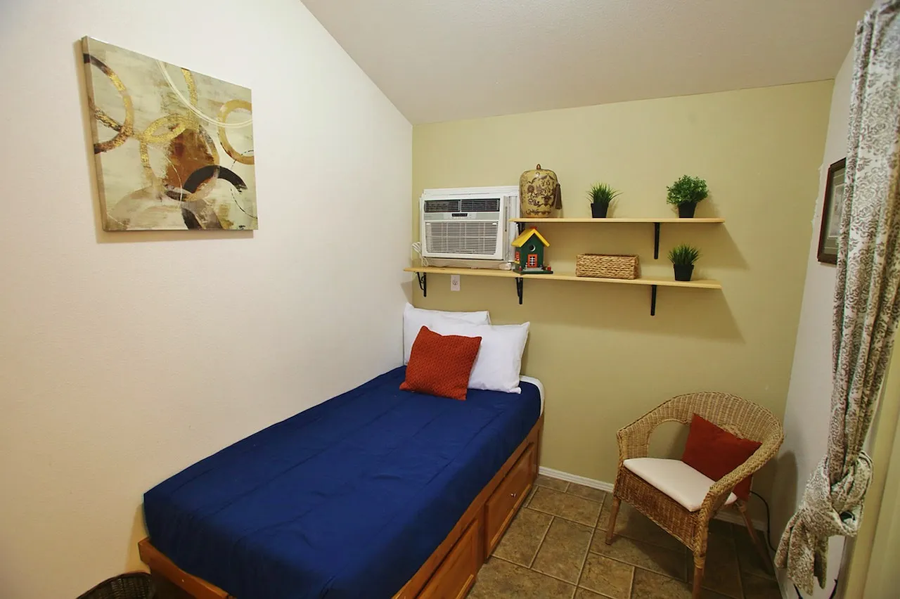 Studio, 133 sqft, $1,050 — Photo 4