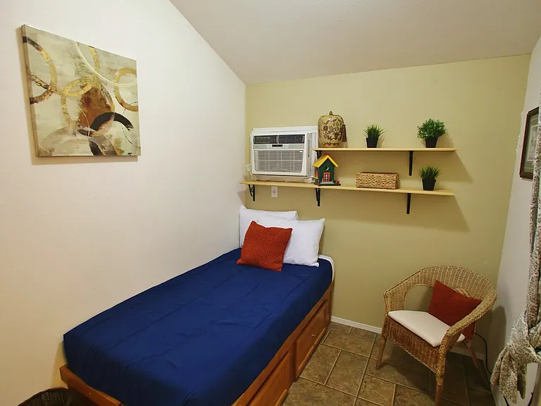 1113 Pine St #11 — Photo 4
