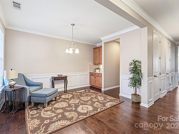 3rd image of 8823 Bur Ln