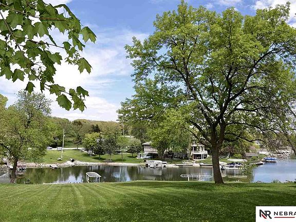 2nd image of 806 Beaver Lake Blvd