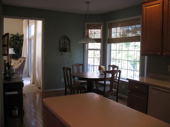 Kitchen w/ Bay Window