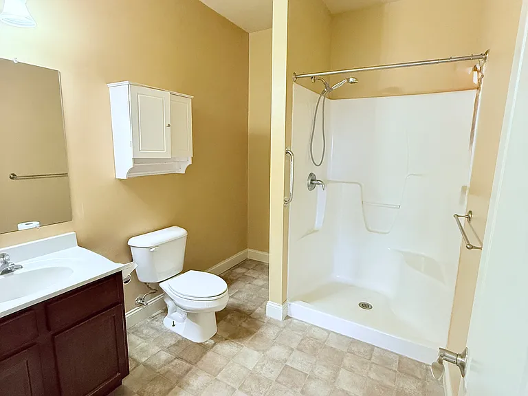 Oakley Lane Villa Primary Bathroom