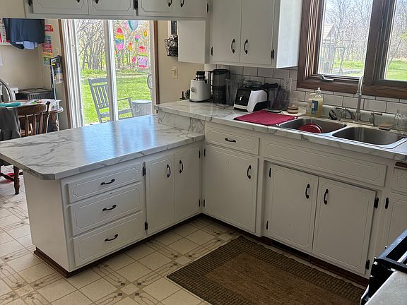 2nd image of 1068 Phillips Rd