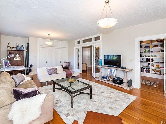 2nd image of 953 Clayton St #5