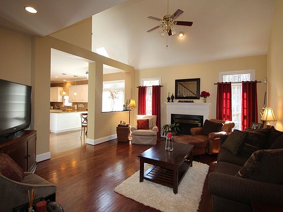 2nd image of 10239 Hastings Pl